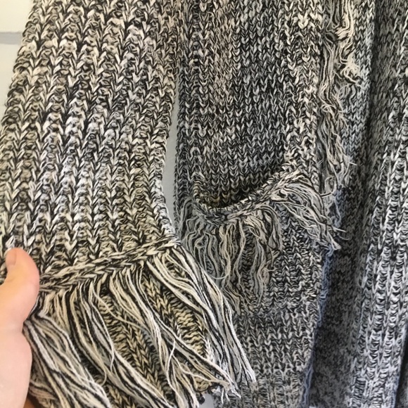 🆕ONE LEFT☝🏼Jessica Simpson Shaggy Knit Sweater - Picture 4 of 5